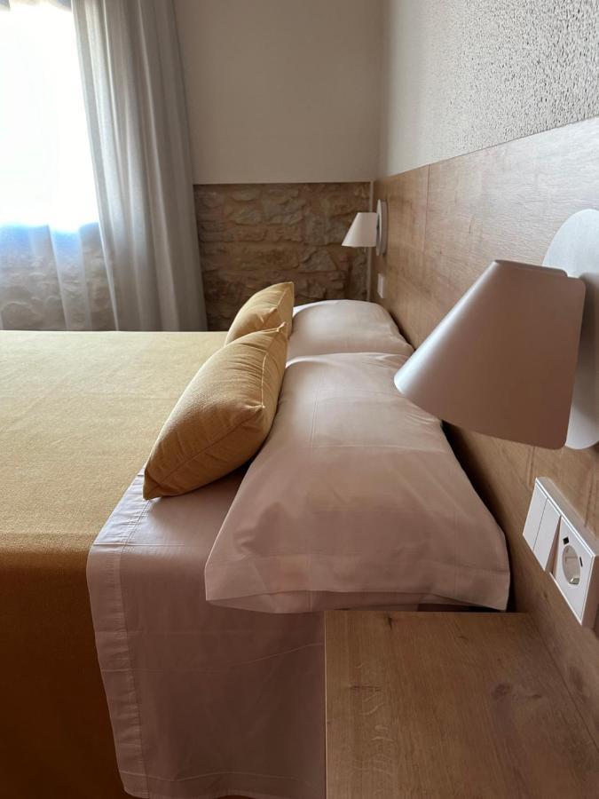 Hostal Barris 팔스 외부 사진