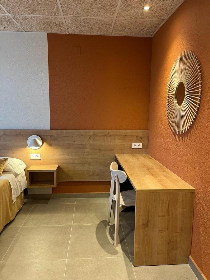 Hostal Barris 팔스 외부 사진
