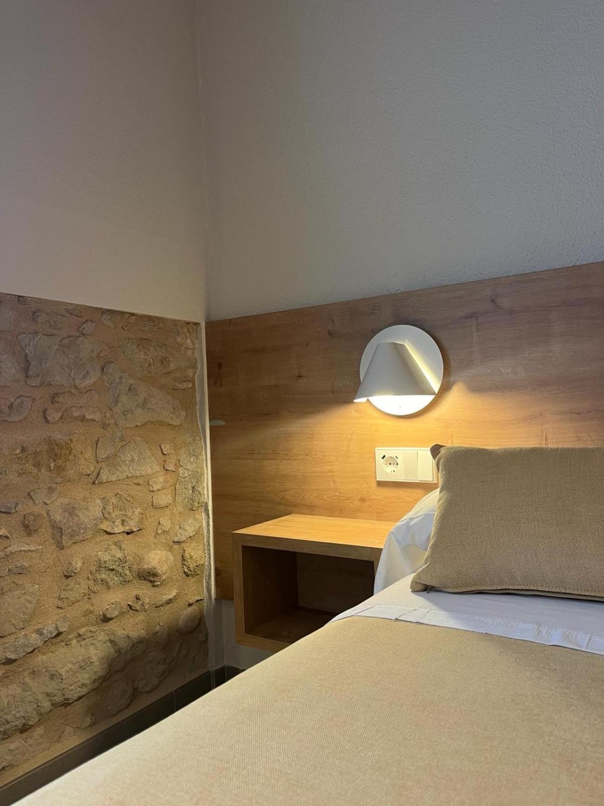 Hostal Barris 팔스 외부 사진