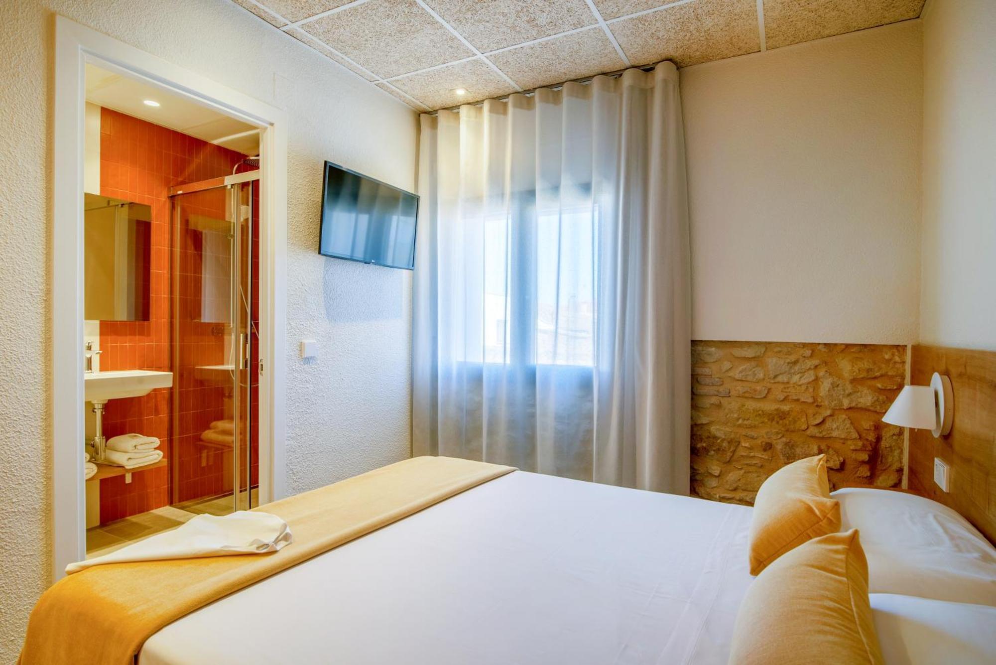 Hostal Barris 팔스 외부 사진