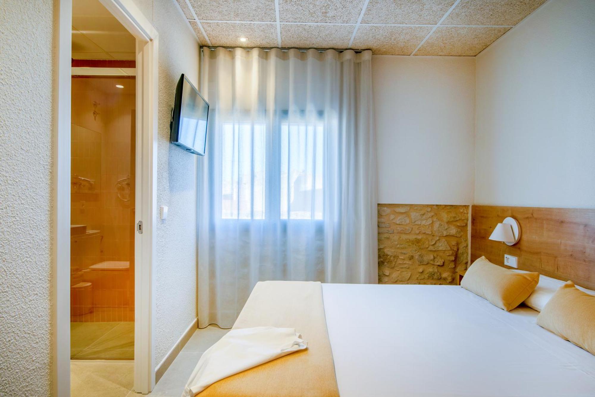 Hostal Barris 팔스 외부 사진