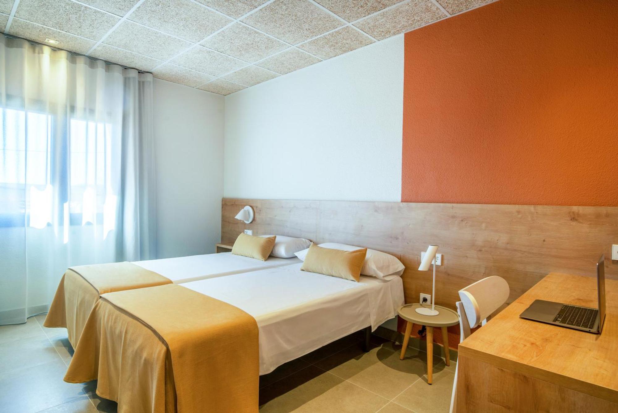 Hostal Barris 팔스 외부 사진